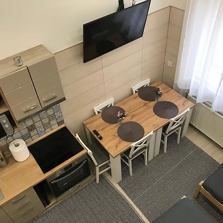 Mora Apartman 2 Кишкунфеледьхаза Экстерьер фото