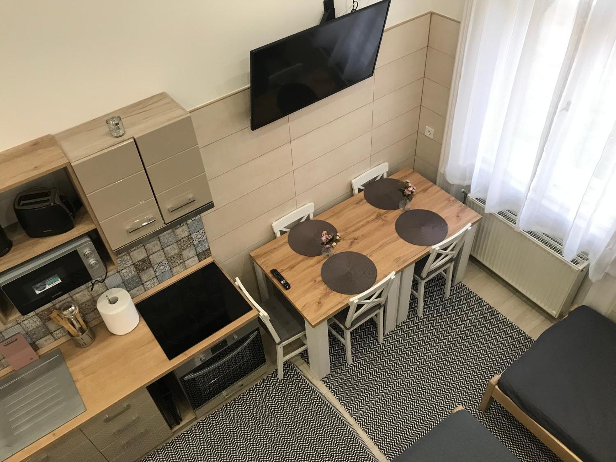Mora Apartman 2 Кишкунфеледьхаза Экстерьер фото