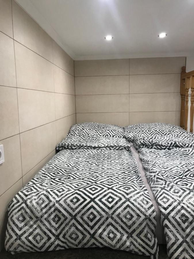 Mora Apartman 2 Кишкунфеледьхаза Экстерьер фото