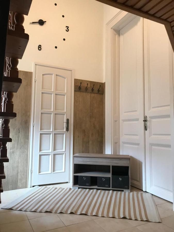 Mora Apartman 2 Кишкунфеледьхаза Экстерьер фото