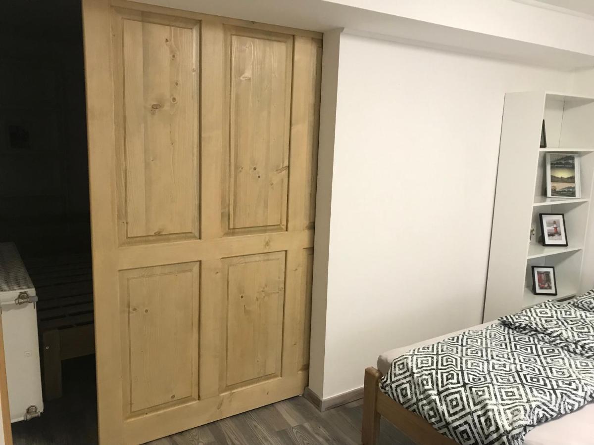 Mora Apartman 2 Кишкунфеледьхаза Экстерьер фото